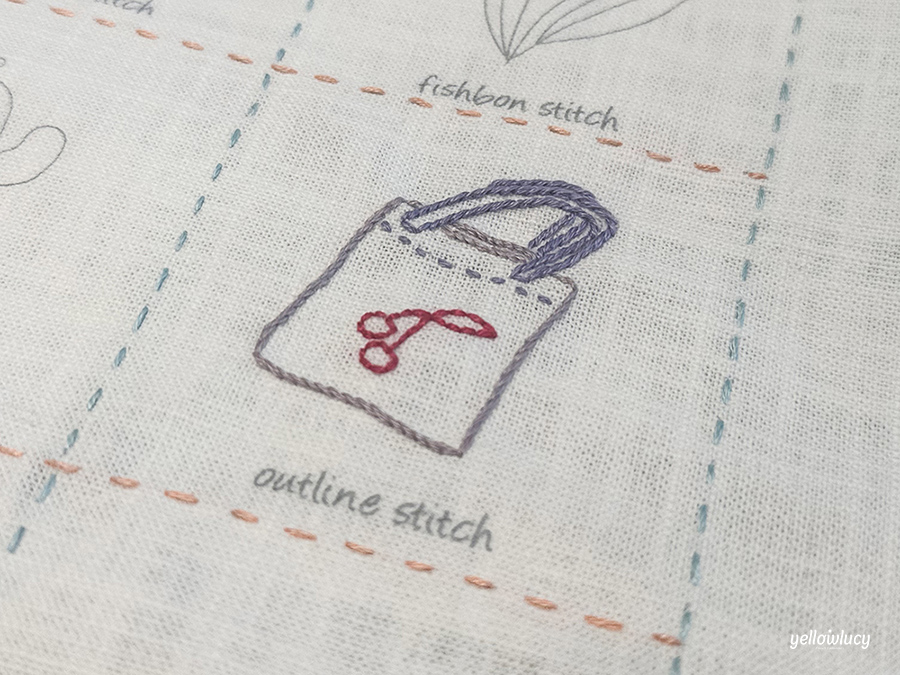 아웃라인 스티치 (Outline Stitch) 기법으로 수놓은 손가방 자수