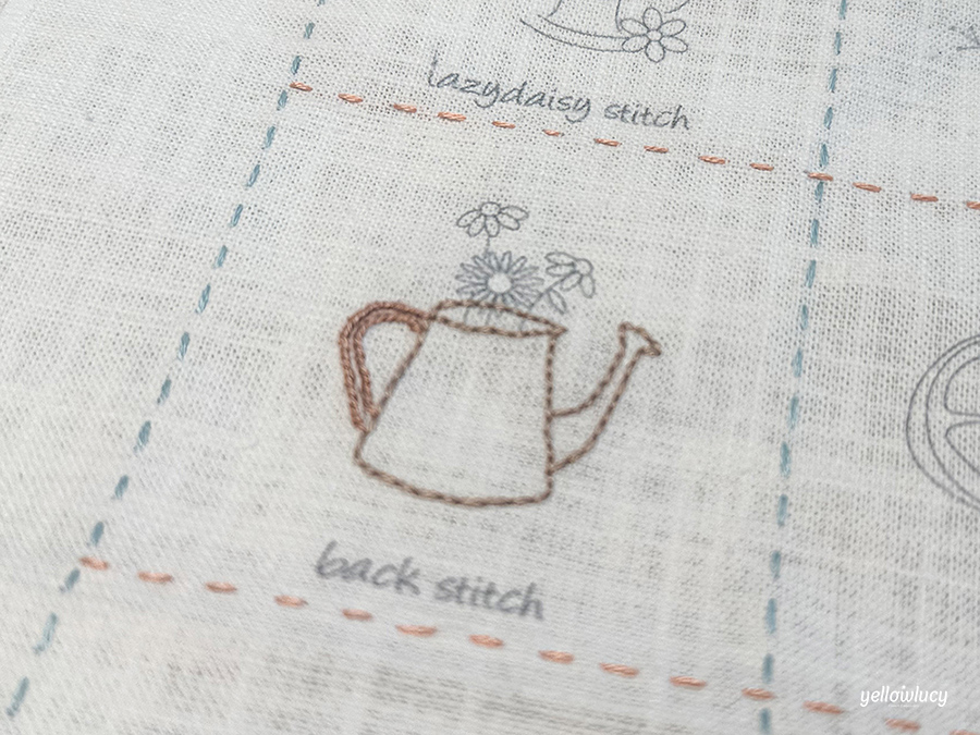 백 스티치 (Back Stitch) 기법으로 수놓은 물조리개 자수